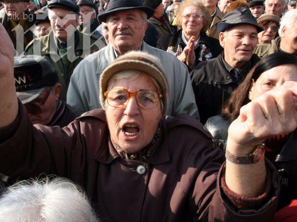 Официално: Увеличиха минималната пенсия с 4.50 лв.