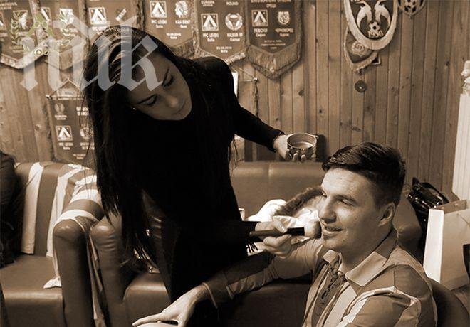 Вижте снимките за юбилейните календари на Левски