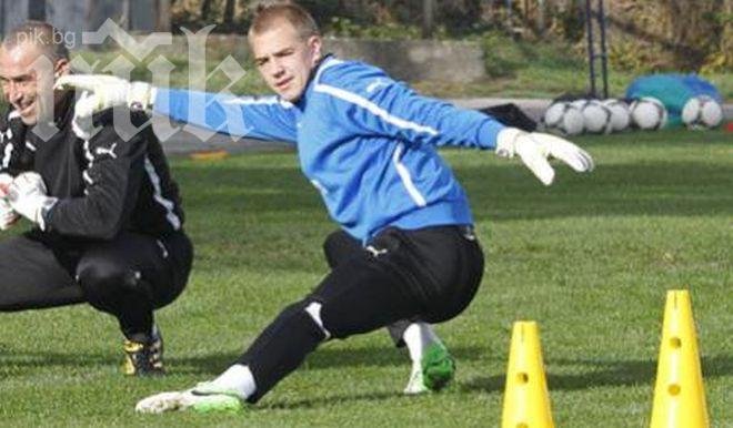 Вратарят на Левски готов за лютата битка на Тича