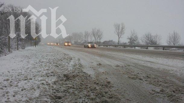 Половин Разградско без ток и вода заради снега