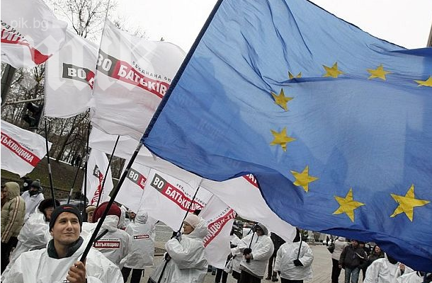 Протестиращите в Украйна блокират министерския съвет утре