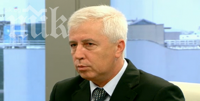 Проф.Петров: Ниската заплата кара лекарите да напускат страната