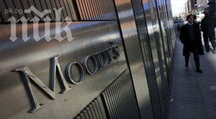 moodys повиши кредитния рейтинг гърция