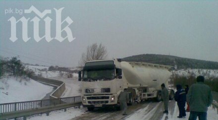 тирове без вериги блокираха часове пътя русе бяла