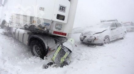 снегът сблъска три коли разградско