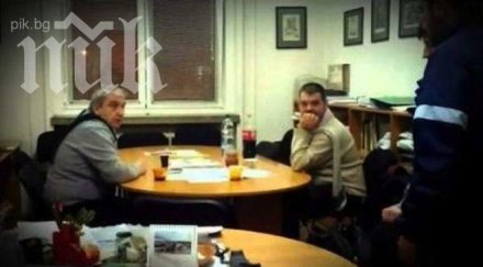 единият пияните преподаватели държи сметка