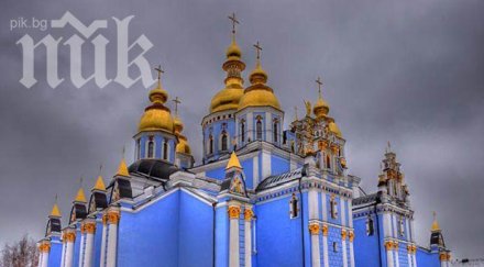 монаси молят активистите евромайдан напуснат михайловската катедрала