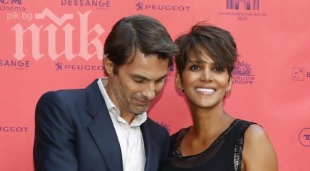 френският актьор оливие мартинес катастрофира дъщерята холи бери