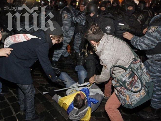 Има пострадали при побоищата между протестиращи и полиция в Киев