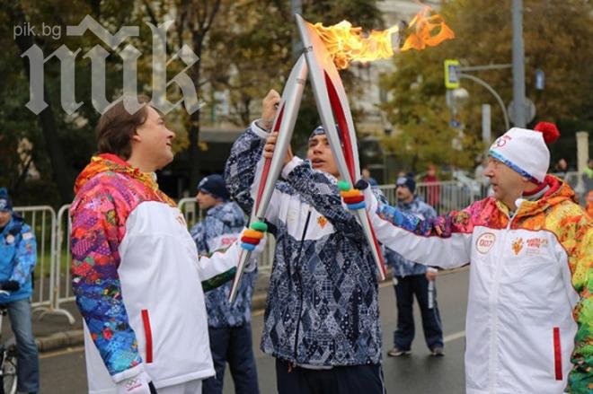 Факлоносец се запали с олимпийския огън
