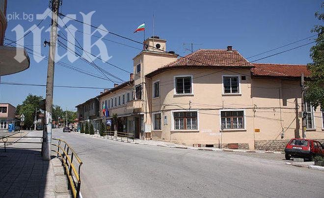 Пътят през Радилово за Пещера остава затворен до края на месеца