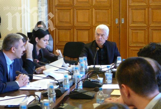 Бойко не се яви да се защити в парламентарната комисия по корупция