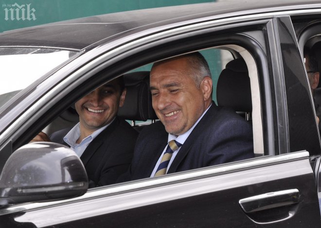 Свалиха конците на Бойко, той разказа виц за Мая Манолова