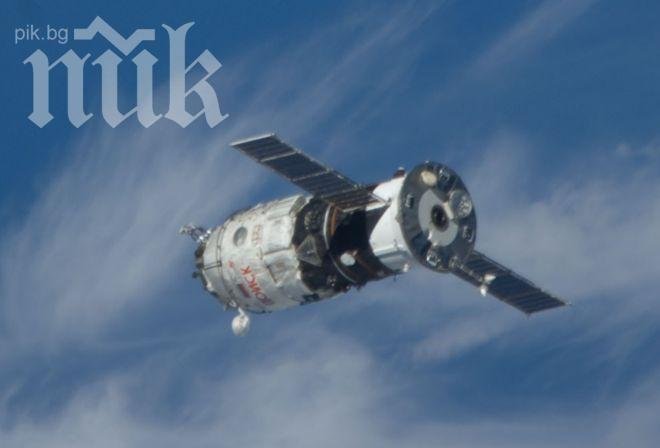 Прогрес М-21М се скачи с Международната космическа станция