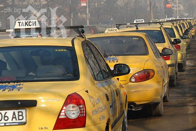 Таксиджии се събраха за началото на регионалния протест в Пазарджик