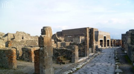 една стена срути помпей