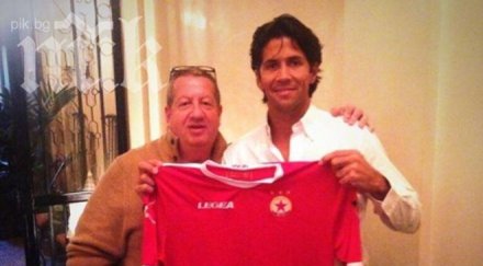 фернандо вердаско позира фланелка цска