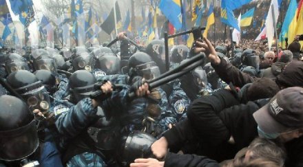 броят ранените полицаи украйна достигна 100