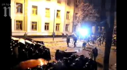 полицаи пострадали отбрана президентството киев обновена