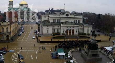 актьори протестират парламента блокираха трафика жълтите павета