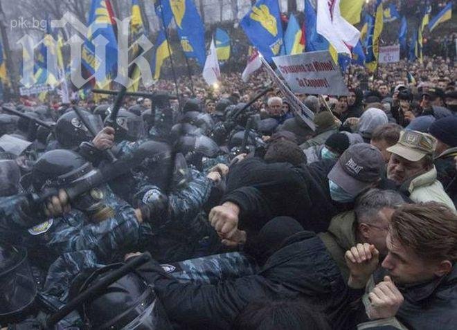 200 привърженици на евроинтеграцията пребити в Днепропетровск