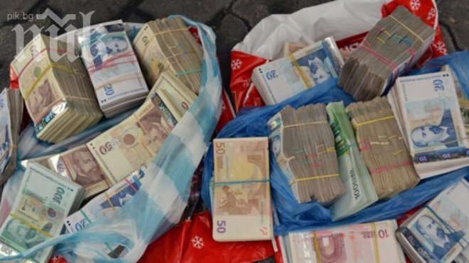 Студентка открадна 15 000 лева от няколко банки