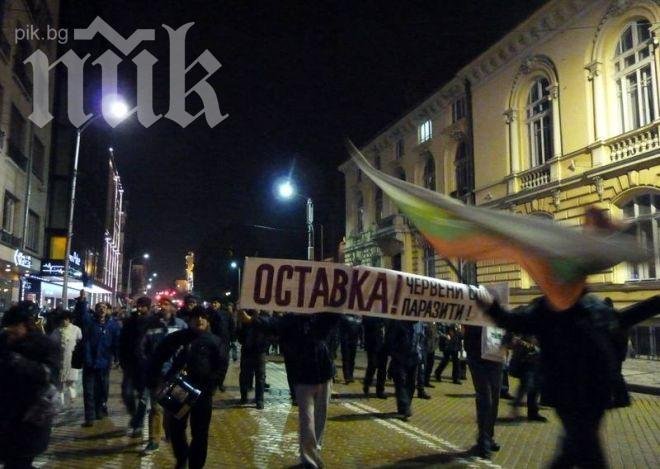 229 студенти-фармацевти подкрепиха протестите срещу властта с подписка