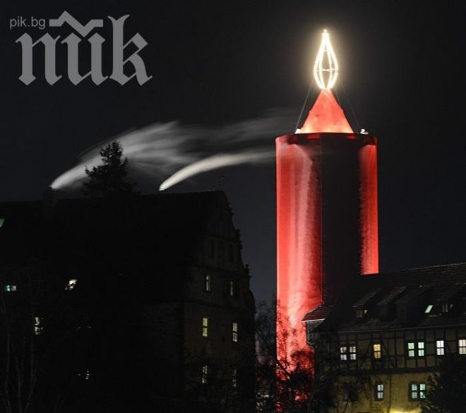 Запалиха най-голямата коледна свещ в Германия