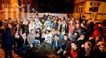 ранобудните студенти блокираха кратко кръстовище жълтите павета