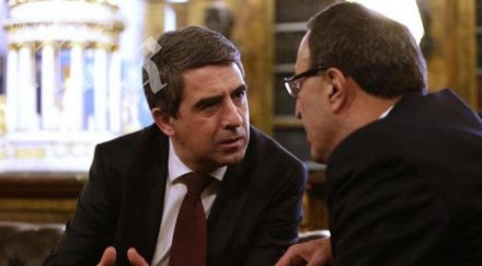 президентът влизането нато води автоматично демокрация