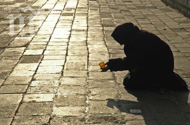 Българи грозно експлоатирали инвалид в Париж, арестуваха ги