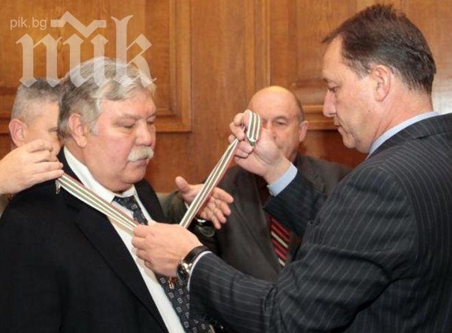 Военният министър награди ген. Стоян Тонев на изпроводяк