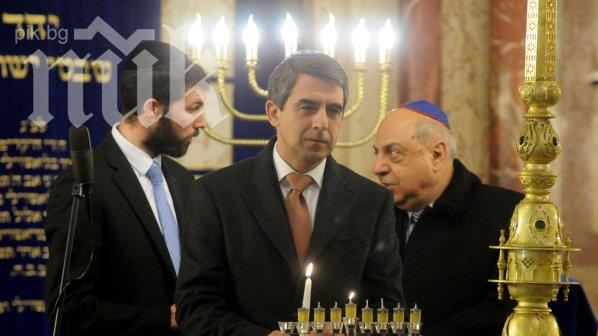 Росен Плевнелиев се включи в празника Ханука 
