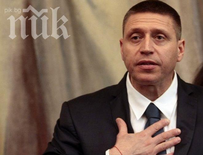 И бащата на шефа на НСО се оказа щатен служител на ДС