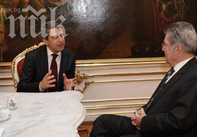 Плевнелиев е разочарован, че Украйна е отложила влизането си в ЕС