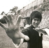 Продадоха гащеризона на Брус Лий срещу €78 000