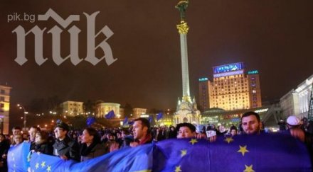 тайна кухня снабдява сандвичи топло кафе протестиращите киев