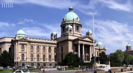 държавните служители сърбия плащат високи данъци