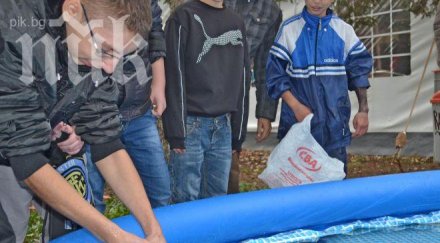 рибари хващаха шарани голи ръце