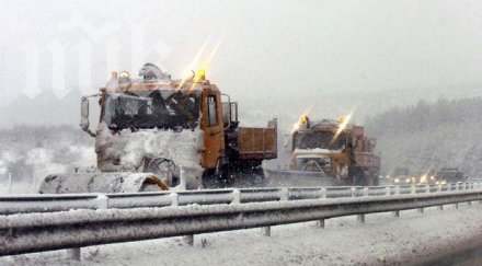 кошмар магистрала тракия вятър 120 брули колите гъста мъгла около карнобат ихтиман десетки закъсали коли