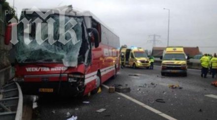 силният вятър отнесе автобус полша тежко ранени адската катастрофа