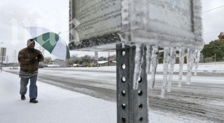 мощна снежна буря сащ самолетите парализирани стотици хиляди без ток