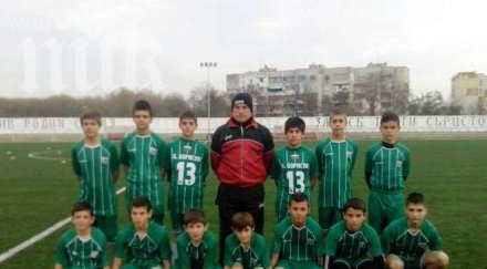 бойко дари екипи децата локо снимка