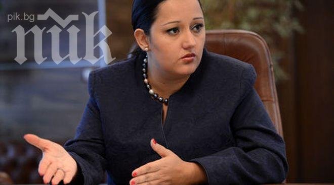 Лиляна Павлова пред ПИК: Парламентът е като терариум! Орешарски и управляващите се крият по дупките!