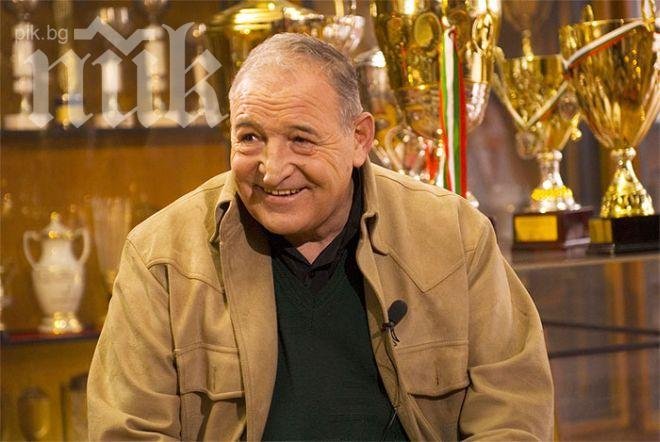 Пената слагал празни кутии от цигари под гумите на националите, за да ги следи