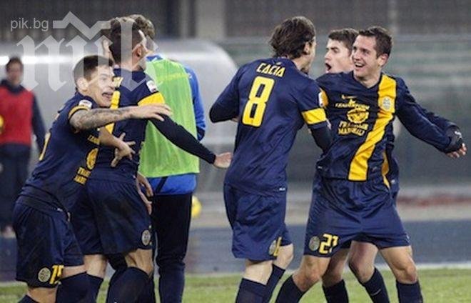 Верона с драматична победа, Ники Михайлов отново търка пейката