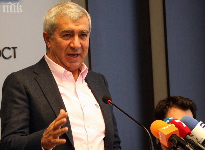 Бивш разузнавач и журналист спаси откраднатия грифон от паметника на Апостола