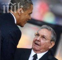 Историческа среща: Обама стисна ръката на Раул Кастро на поклонението на Мандела