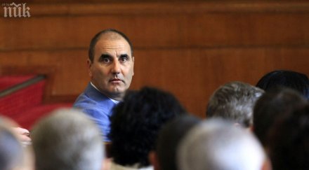 цветан цветанов дал съм герб подавам оставка