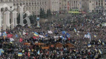 украинсите спецчасти изтласкват протестиращи майдана киев